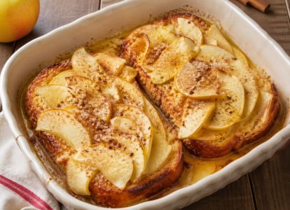 Pain perdu caramélisé au lait, à la pomme et à la cannelle